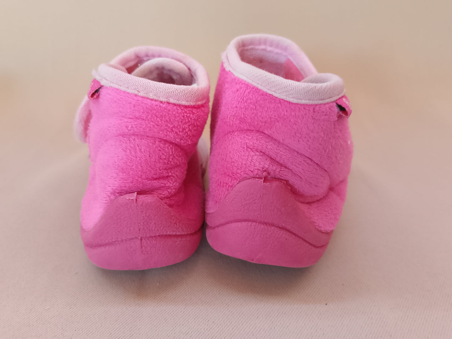 Papucei de casă "Peppa Pig" pentru fetițe - Confort și căldură pentru piciorușele mici! Marimea 24.