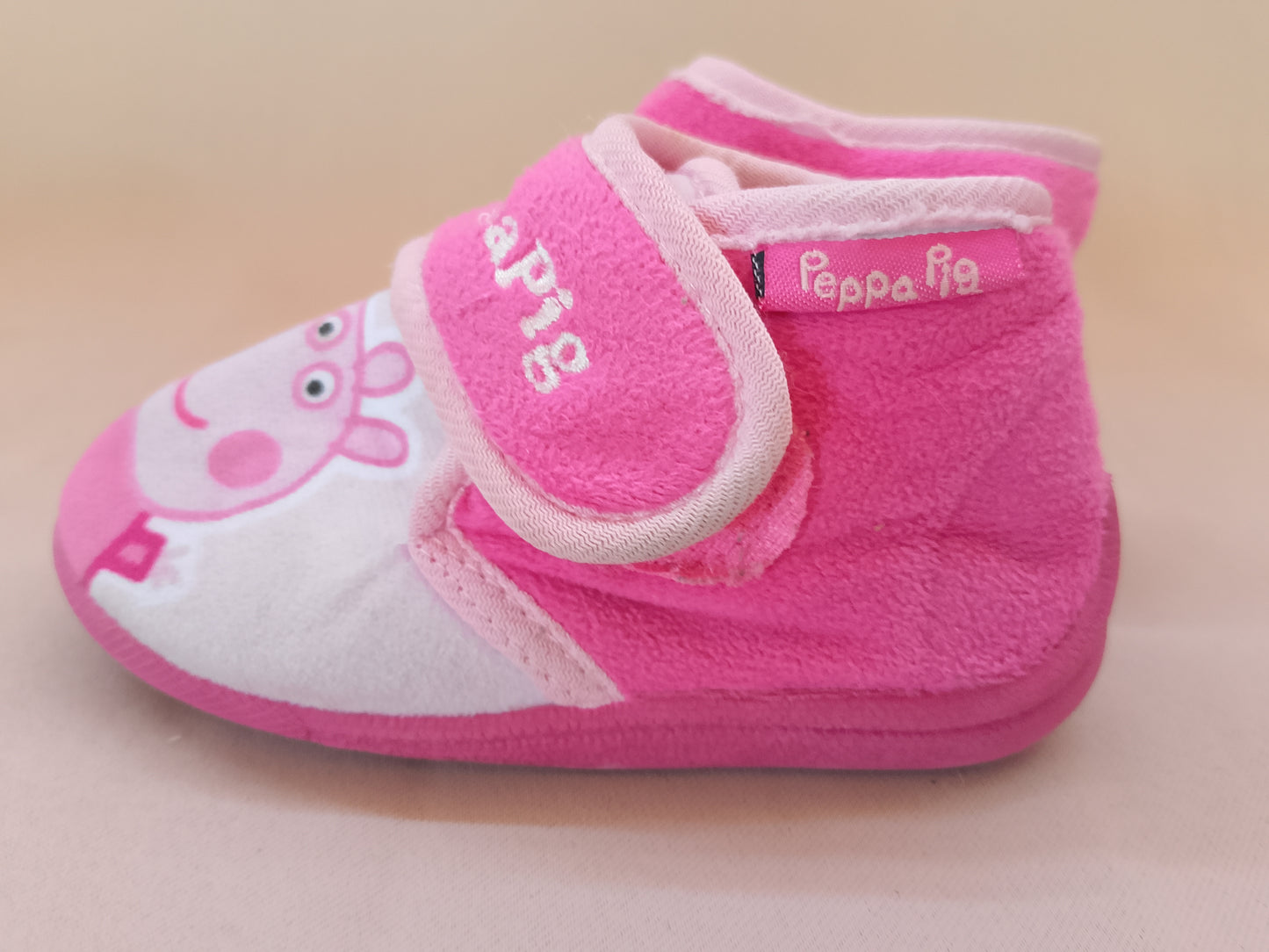 Papucei de casă "Peppa Pig" pentru fetițe - Confort și căldură pentru piciorușele mici! Marimea 24.