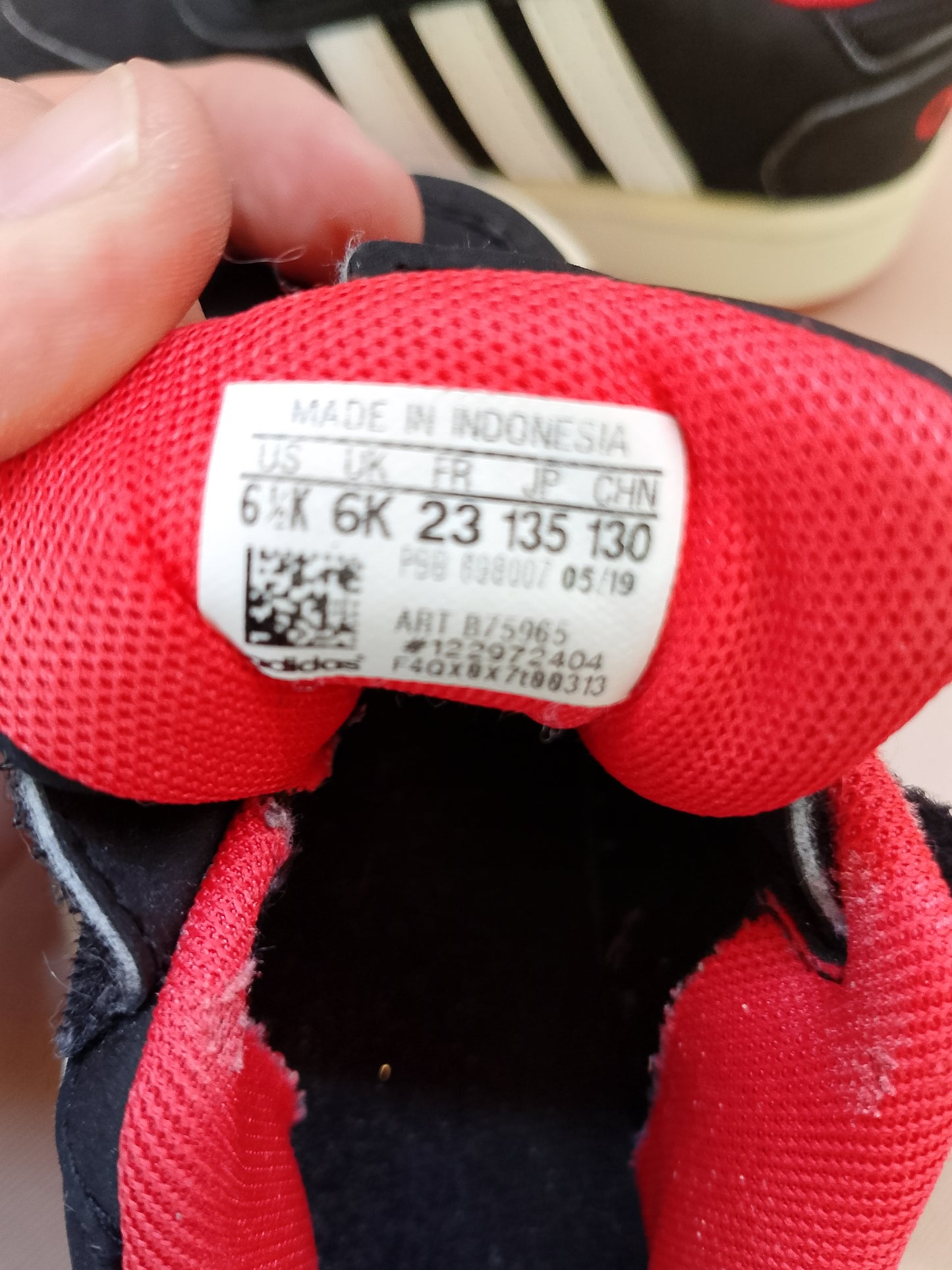 Adidași "Adidas" pentru copii, negri cu dungi albe - Stil clasic și confort garantat! Marimea 23.