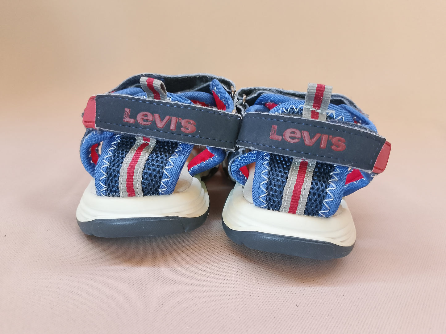 Sandale "Levi's" pentru copii - Stabilitate și stil pentru aventurile de vară! Marime 23.