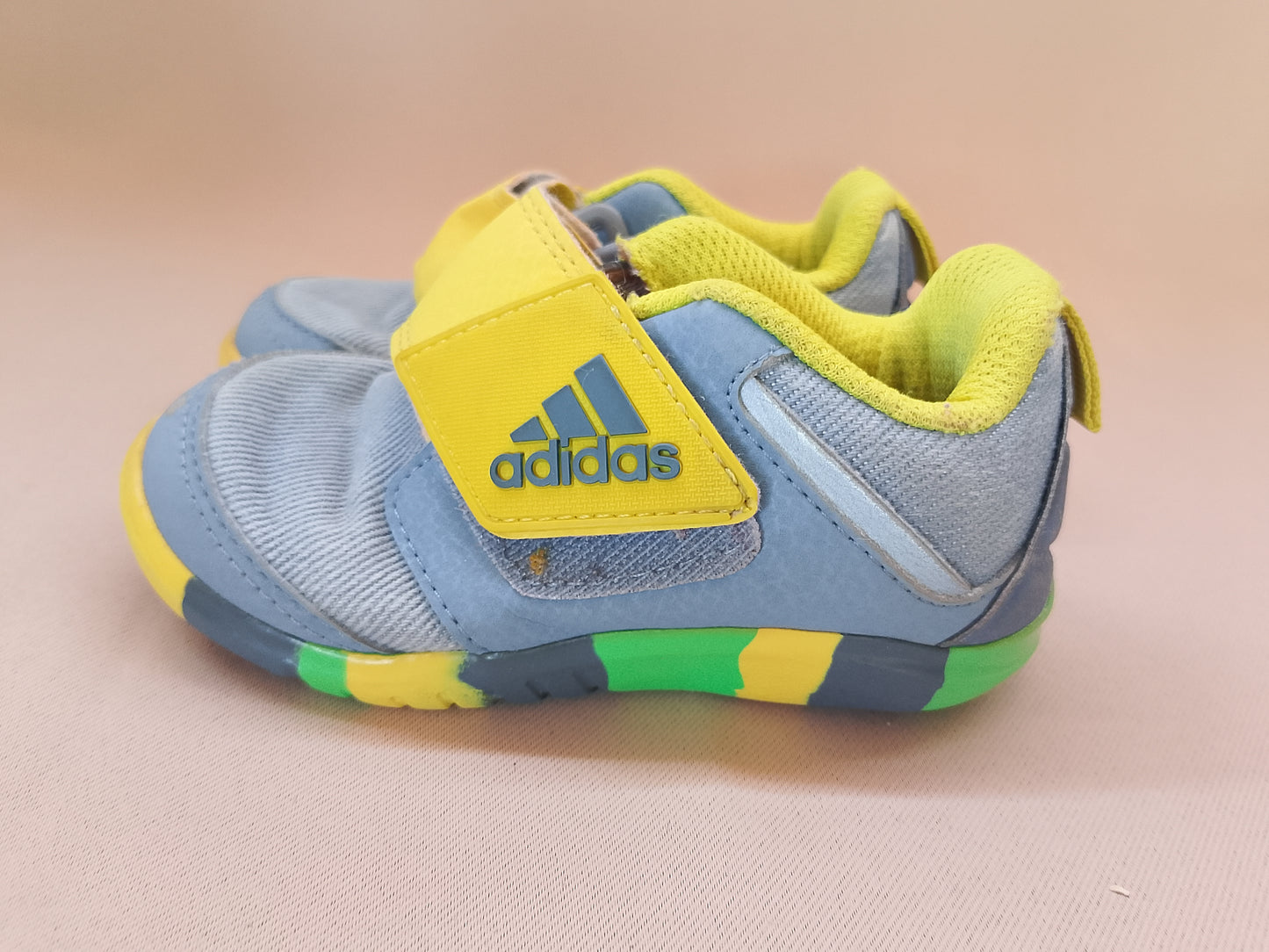 Adidași "Adidas" multicolori pentru copii - Stil și distracție la fiecare pas! Marimea 21.