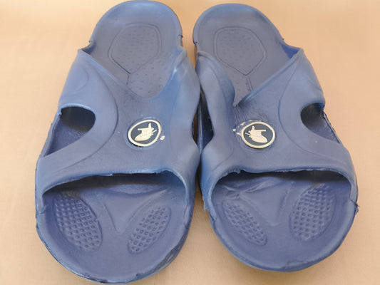 Șlapi/Sabot Albaștri Închis Unisex, cu Logo - Confort și Versatilitate. Marime 45.