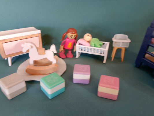 Set Playmobil "Grijă de Bebelus": Aventuri în Miniatură!