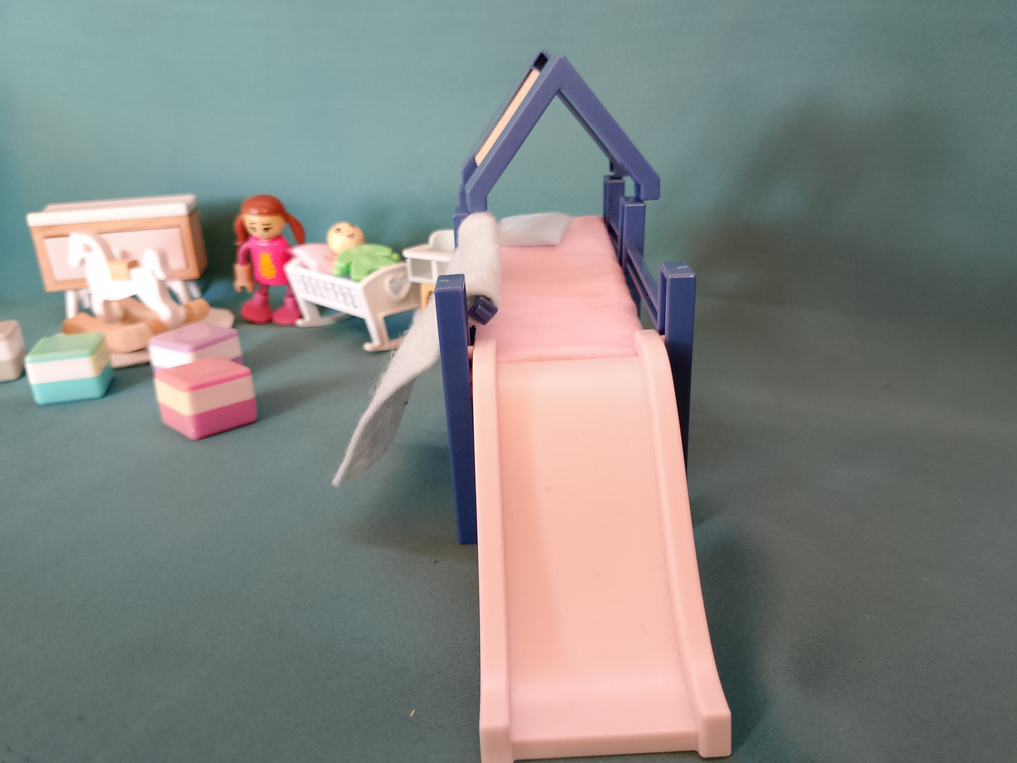 Set Playmobil "Grijă de Bebelus": Aventuri în Miniatură!
