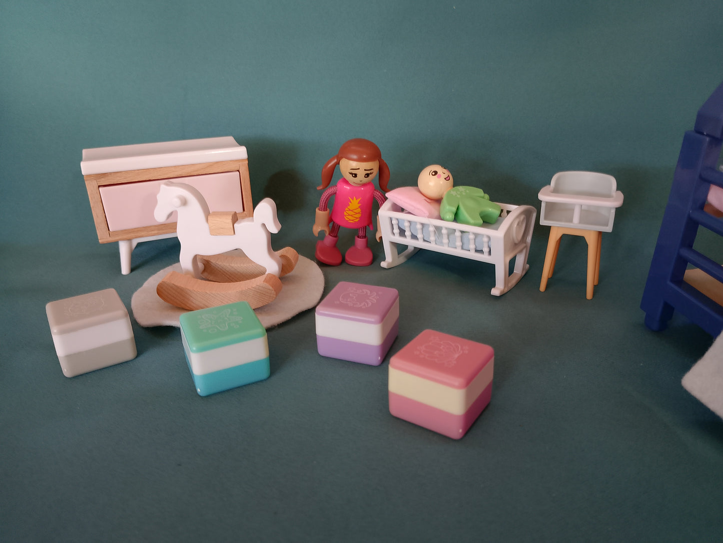 Set Playmobil "Grijă de Bebelus": Aventuri în Miniatură!