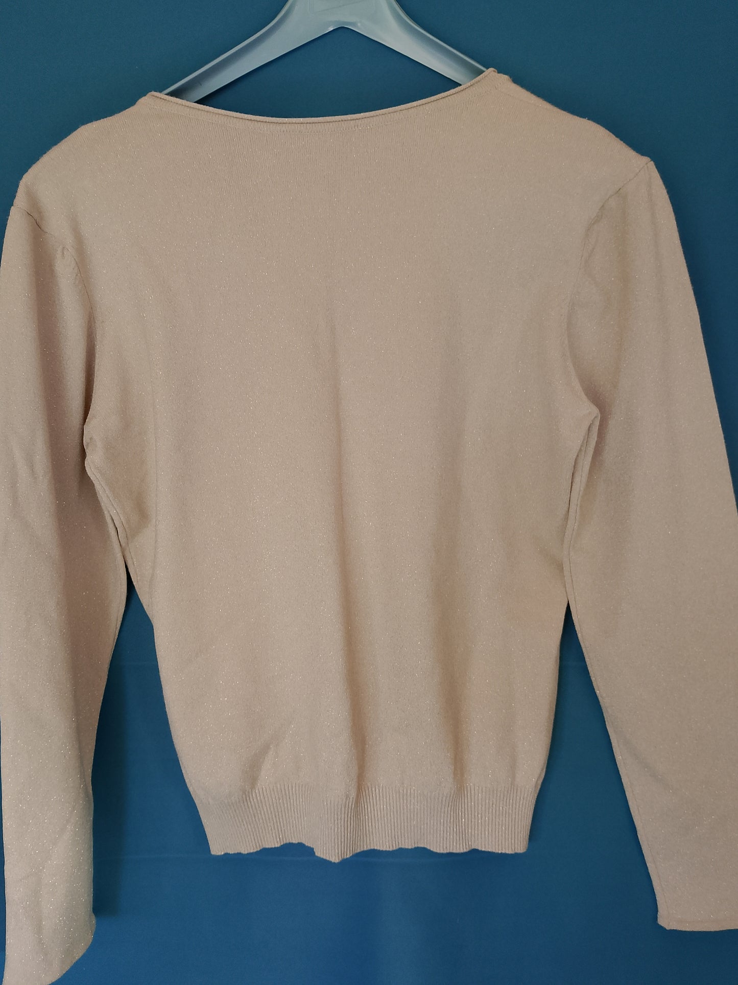 Eleganță Discretă: Cardigan Lejer cu Sclipiri Fine pentru Orice Ocazie!