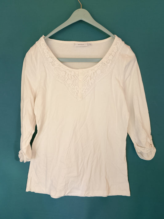 Eleganță Boemă: Bluză Albă cu Dantelă Delicată – Versatilitate Pură! Marime M.