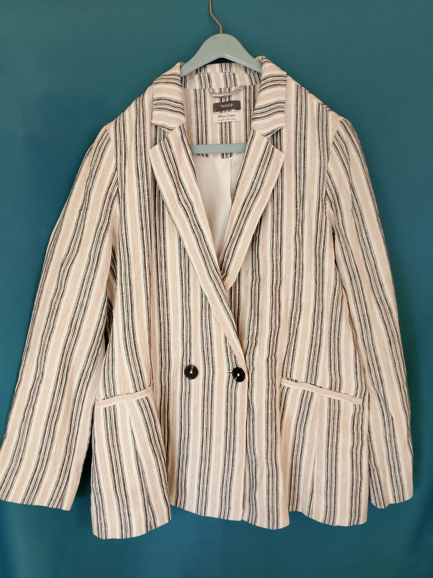 Chic cu Dungi: Sacou Lejer Elegance Line – Stil Clasic Reinterpretat!
