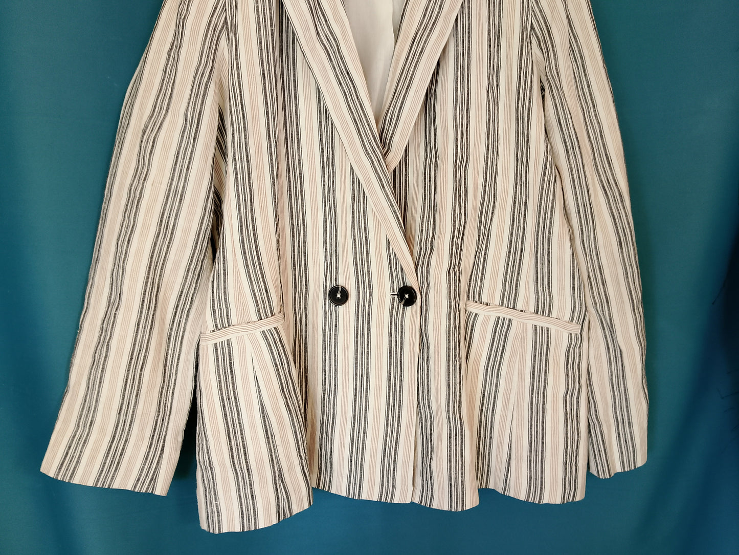 Chic cu Dungi: Sacou Lejer Elegance Line – Stil Clasic Reinterpretat!