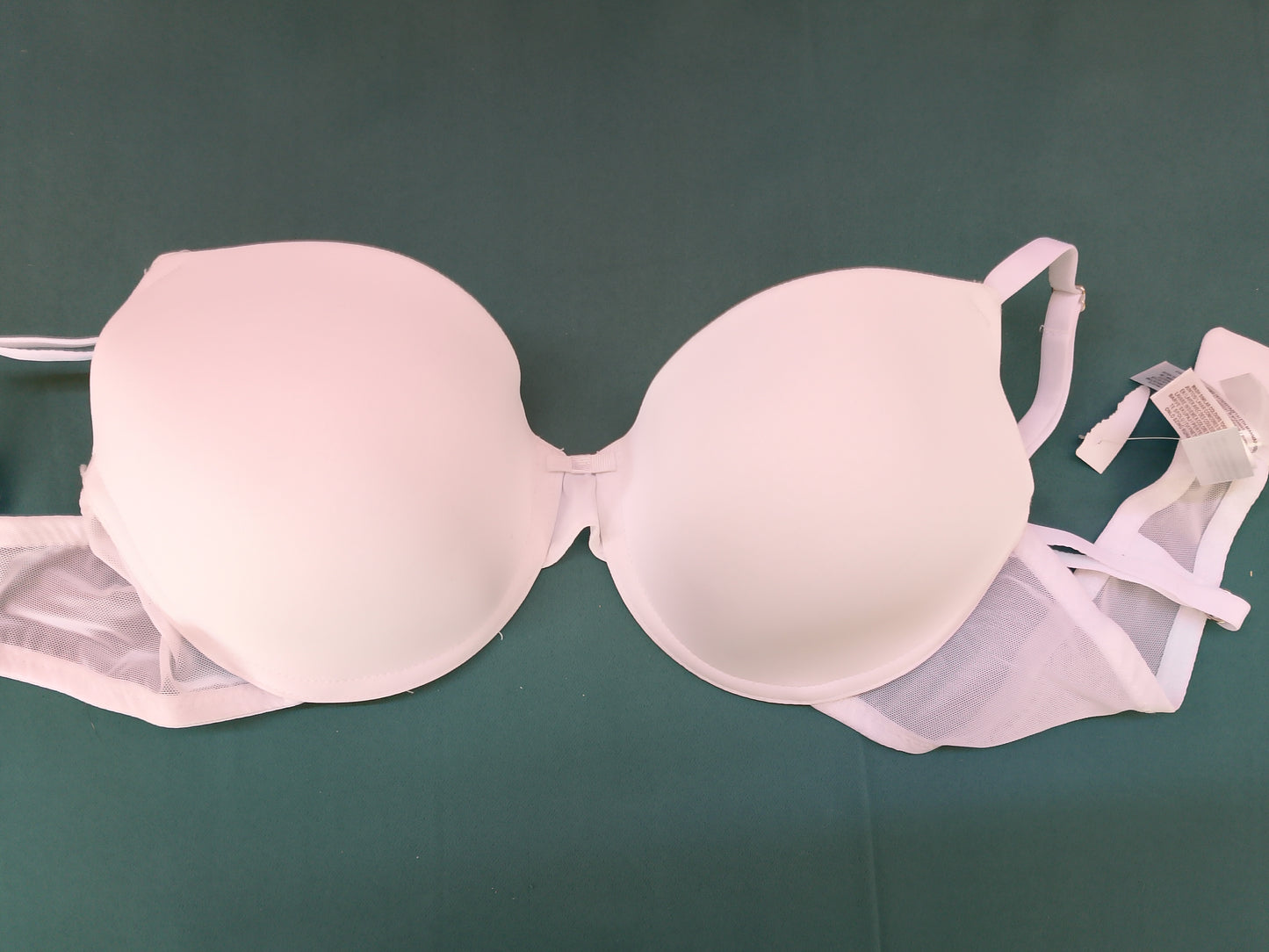 Modern și Confortabil: Sutien Alb Primark cu Design Minimalist și Suport Lateral! 75 D.
