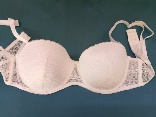 Farmec Romantic: Sutien Alb Primark cu Dantelă Perforată – Eleganță Delicată! 80 D