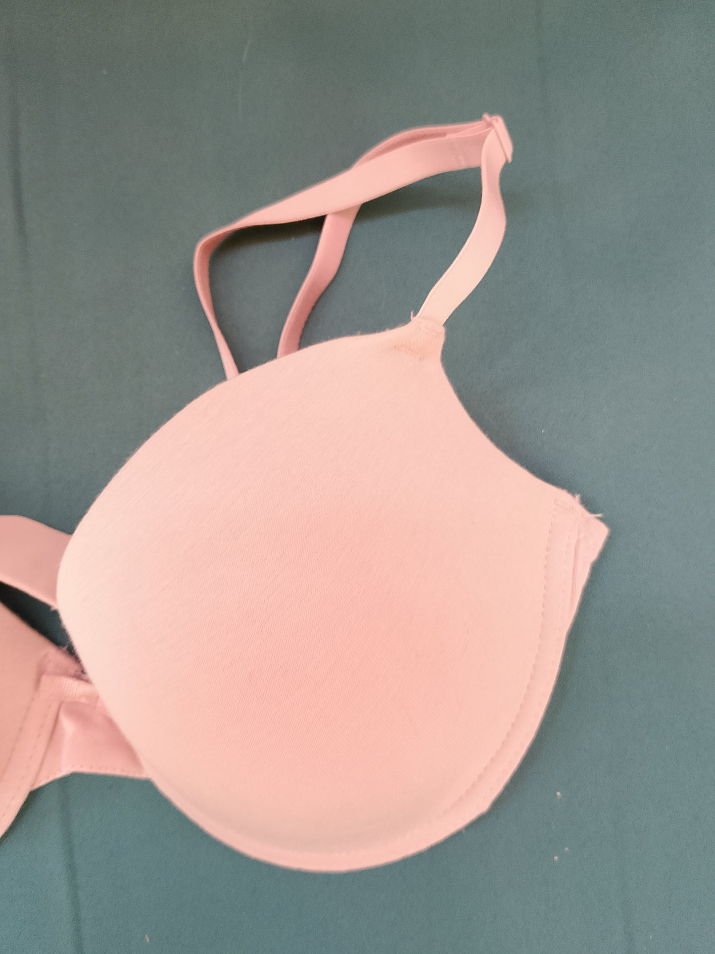 Accent de Culoare: Sutien Primark Corai/Somon cu Detaliu Modern la Spate – Stil și Confort! 75D