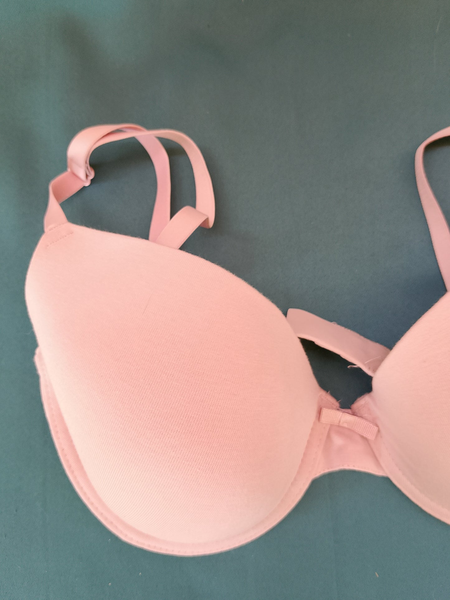 Accent de Culoare: Sutien Primark Corai/Somon cu Detaliu Modern la Spate – Stil și Confort! 75D
