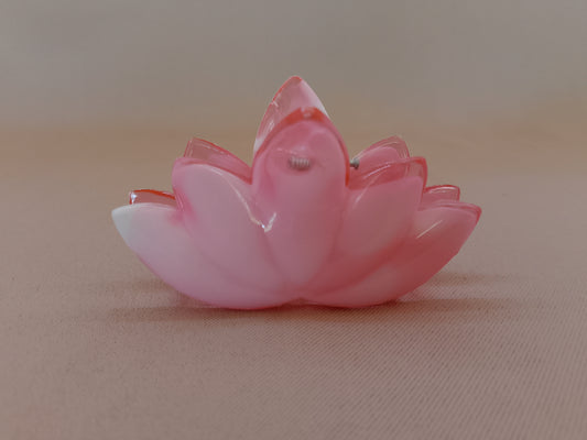Eleganță Lotus: Agrafa de Păr Roz cu Design Floral – Unică!