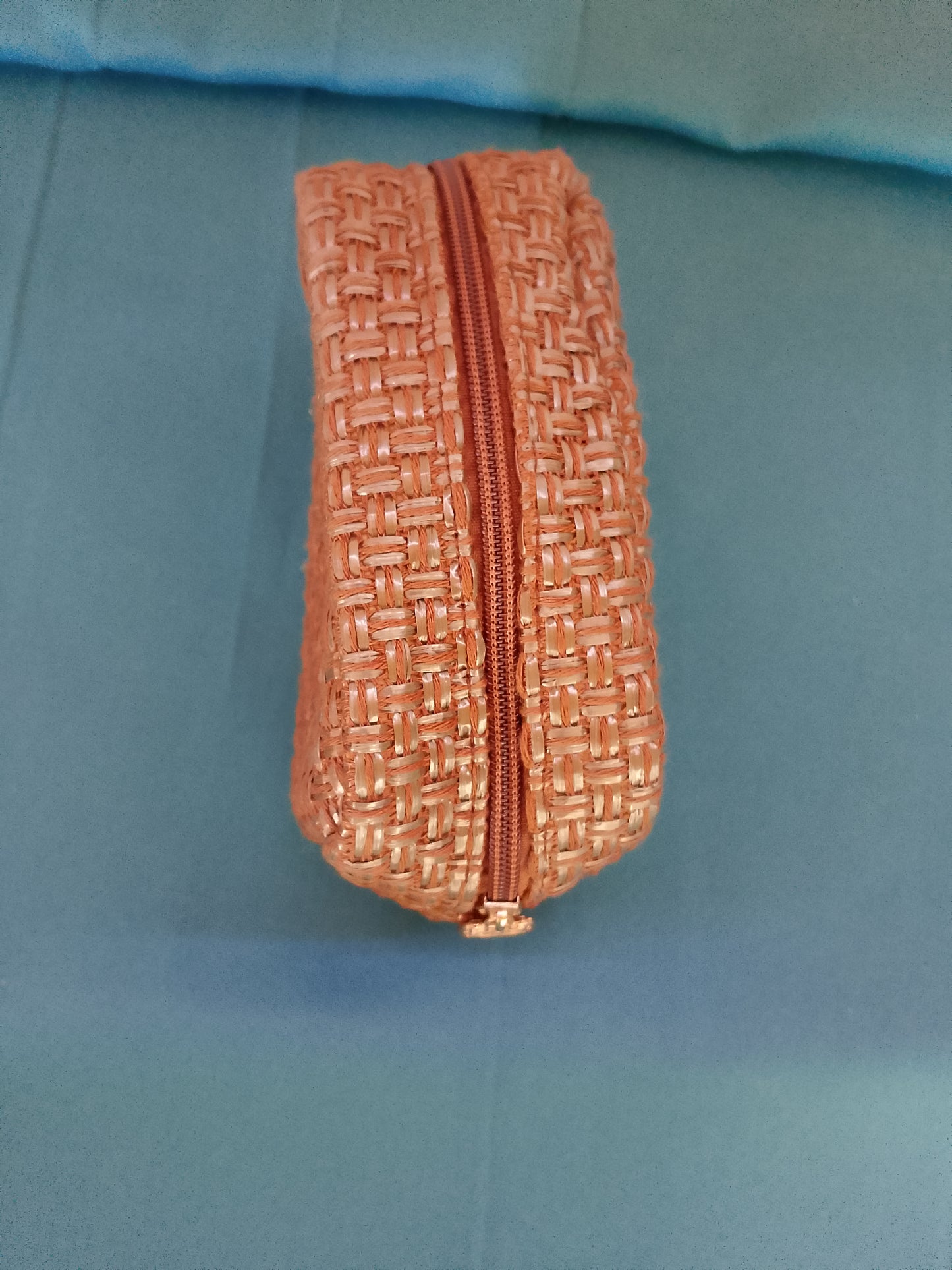 Borsetă/Portfard împletită, de culoare bronz