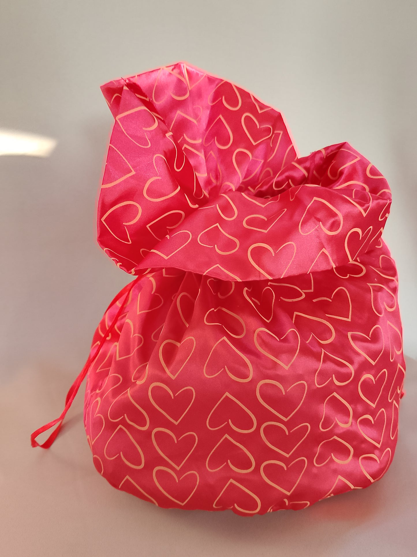 Săculeț/Sac de cadouri cu inimioare