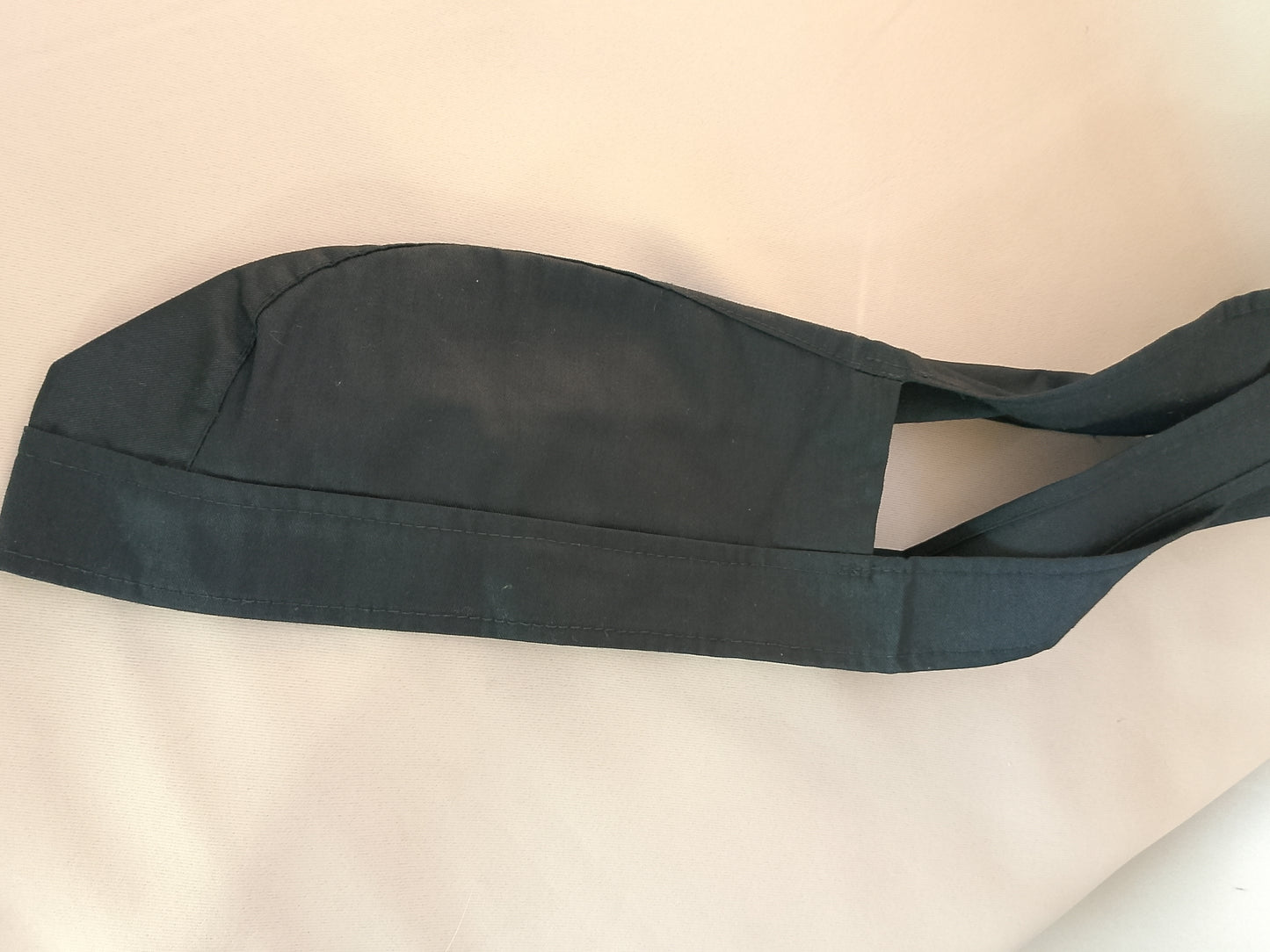 Boneta profesională unisex, neagră. Pentru bucatari.