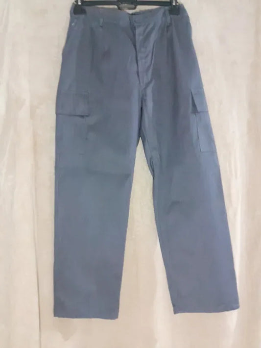 Pantaloni salopeta munca. Noi. Fara eticheta. Latime talie 40 cm. Marimea 46.