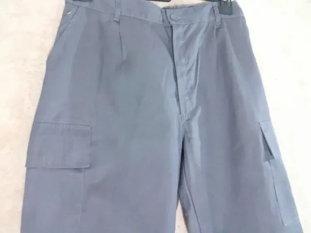 Pantaloni salopeta munca. Noi. Fara eticheta. Latime talie 40 cm. Marimea 46.