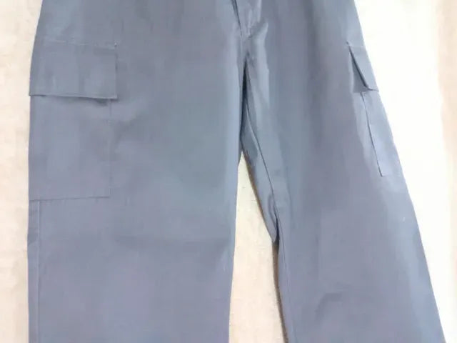 Pantaloni salopeta munca. Noi. Fara eticheta. Latime talie 40 cm. Marimea 46.
