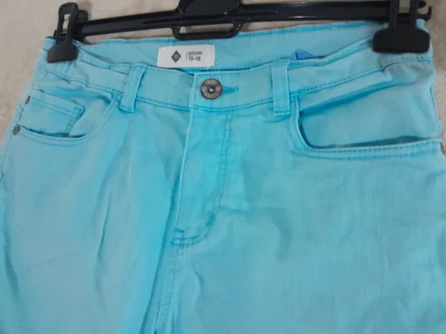 Pantaloni scurti Denim. Marime talie 36 cm.
