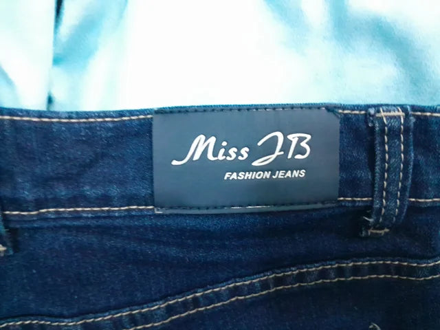 Blugi Miss JB. Marime talie 43 cm. Nou, fara eticheta.