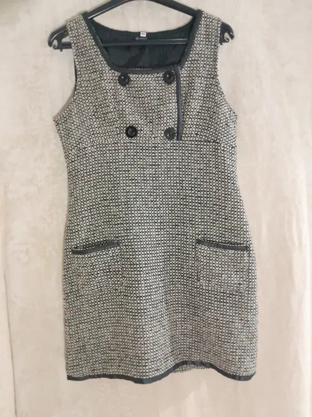 Rochie lana. Noua fara eticheta. Marimea 44. Fabricata in Spania.
