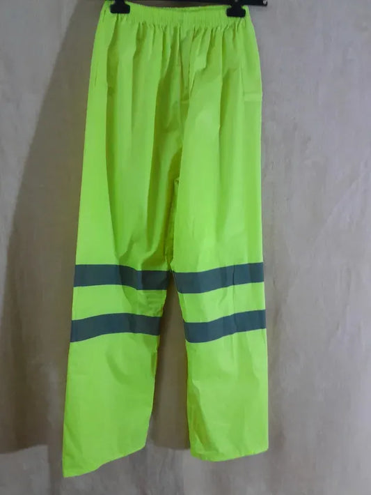 Pantaloni impermeabili reflectorizanti. Noi fara eticheta. Talie 30/ 51 cm.