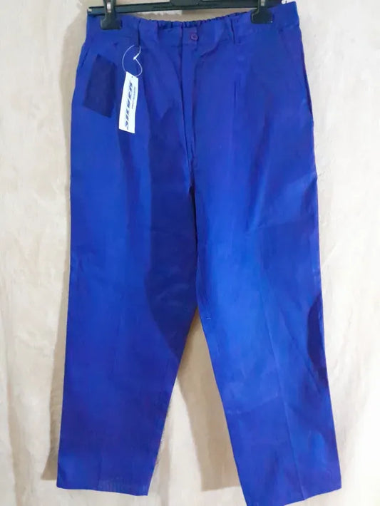 Pantaloni salopeta. Talie 43/49 cm. Noi. Marime 50.