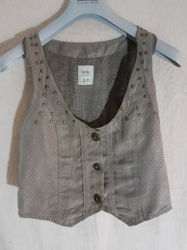 Vesta Bershka. Marime S. Piele intoarsa.