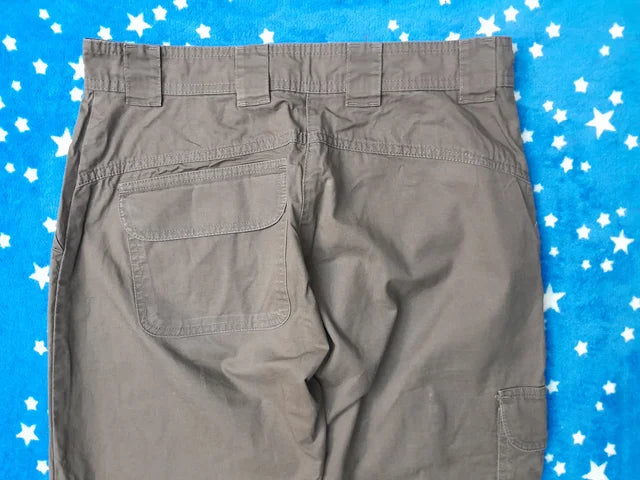 Pantaloni Quechua. Noi. Marimea 36.