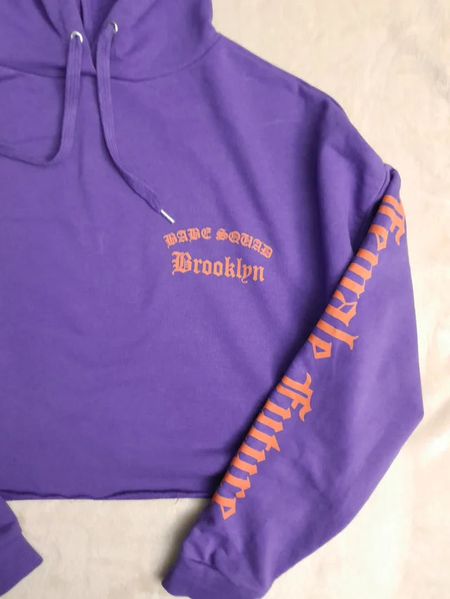 Hoodie mov, stil hip-hop, scurta.